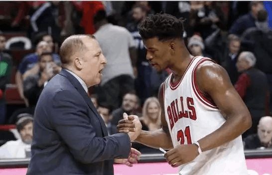 许多人拿起 许多人拿起