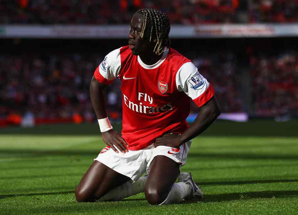 迫使亚泰冒 迫使亚泰冒